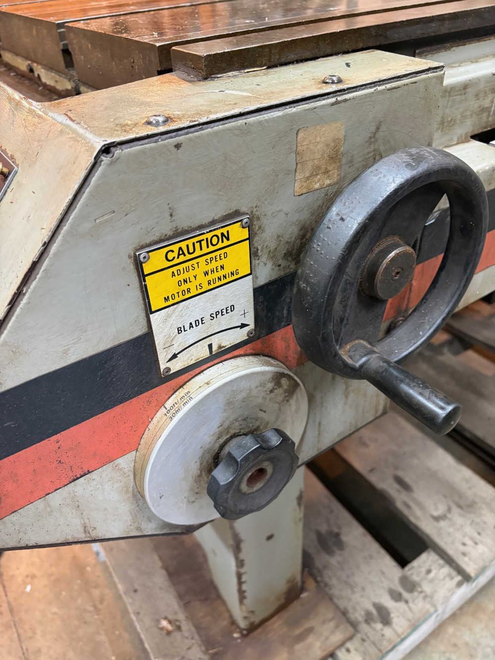 18" x 22" Marvel #Mark-II, vertical bandsaw, 14' 6" x 1" x 0.35" blade, 50-450 FPM, S/N 830657, 33" x24.25" - Image 6