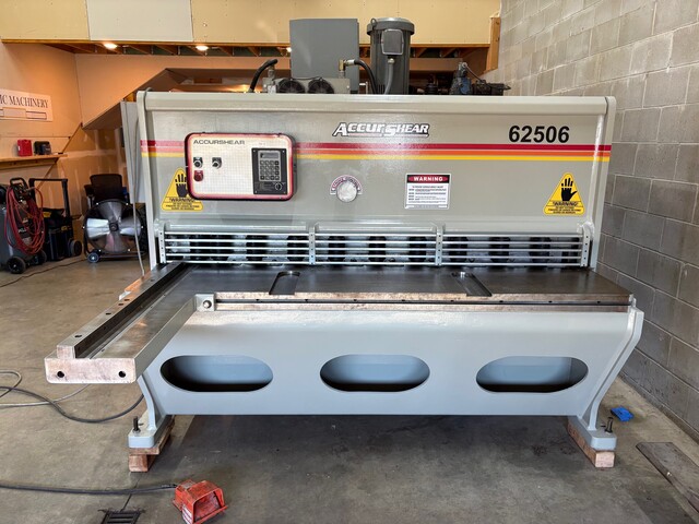 1/4" x 6' Accurshear #62506, hydraulic shear, 36" programmable Back Gauge, 4' squaring arm, 2006 - Image 1