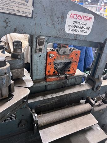 3" x 3" x 5/16" Scotchman #4014T, hydraulic ironworker, 40 ton, 4" throat, 1" punch capacity, 1/2" x 6" flat - Image 5
