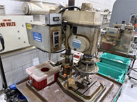 SpeedyCut #ST-1-KU, tapping machine, 5/16" capacity in mild steel, 2" stroke, change-gear lead screw, 100 psi - Image 2