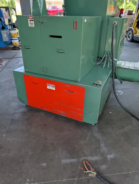 16" x 24" Granutec #TFG-1624-AM50-10, Granulator, 50 HP, (5) rotor knives, 0.38" screen, auger infeed, 7.5 HP - Image 6