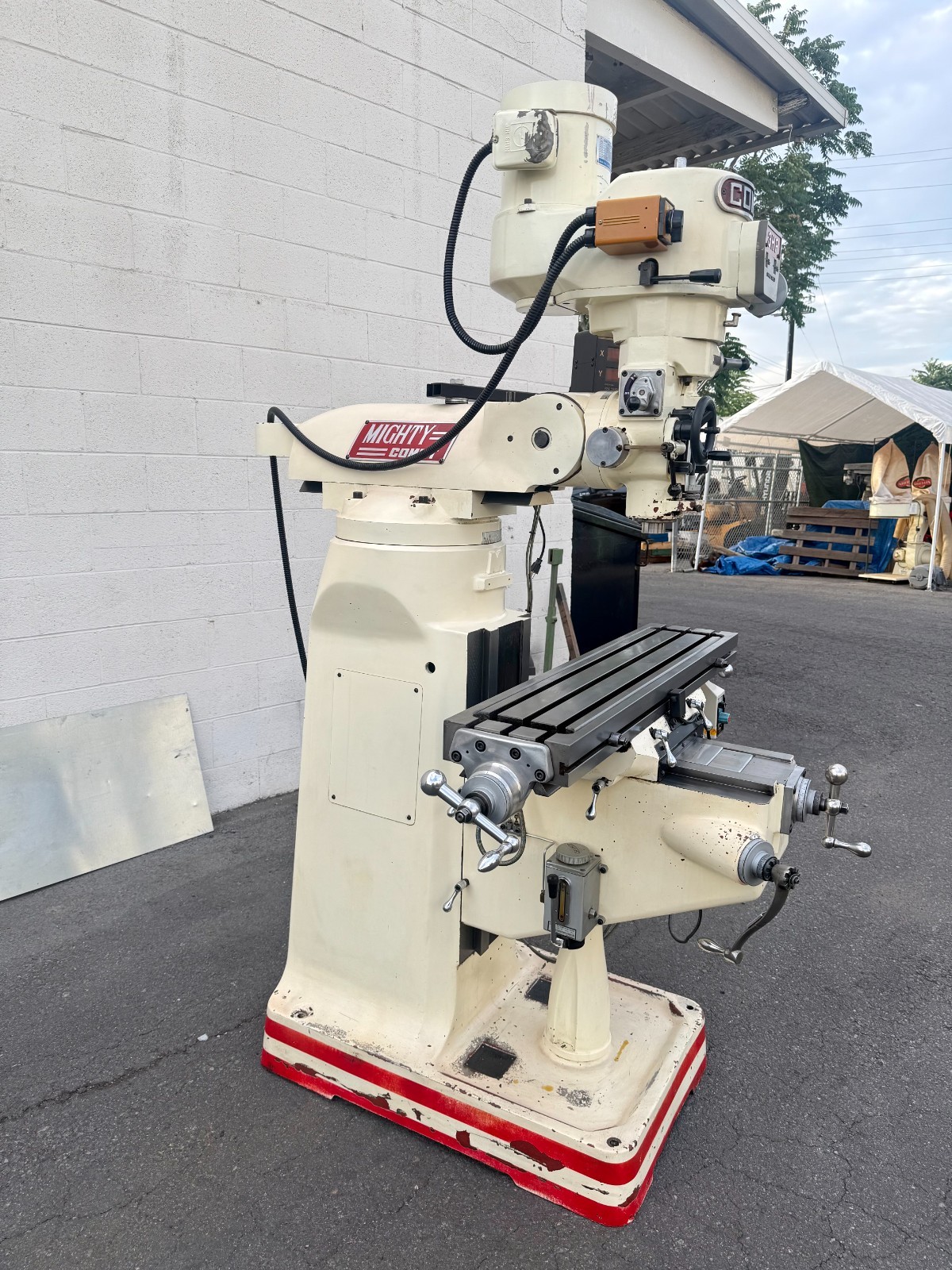 Mighty Comet #3VHG, Milling Machine, 9" x42" table, 3 HP, 24" x12" x16" travel, digital read out, 1-shot - Image 3
