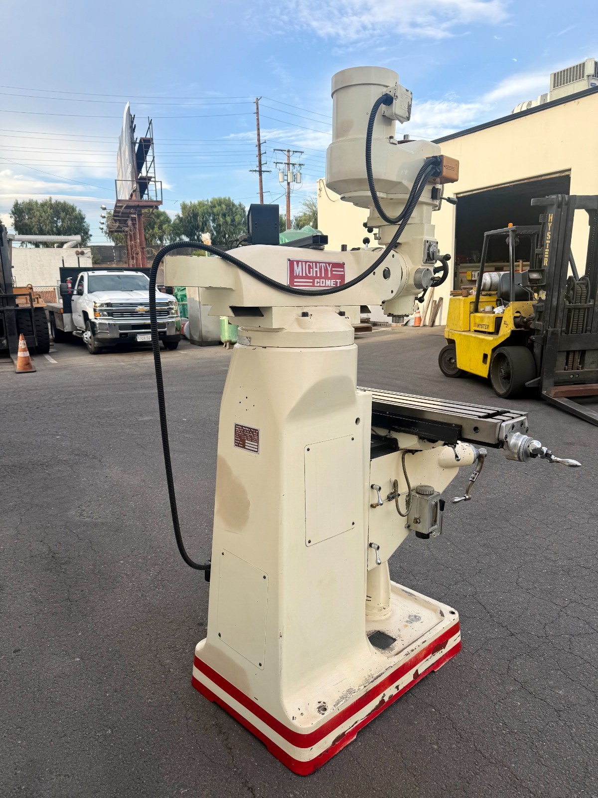 Mighty Comet #3VHG, Milling Machine, 9" x42" table, 3 HP, 24" x12" x16" travel, digital read out, 1-shot - Image 5