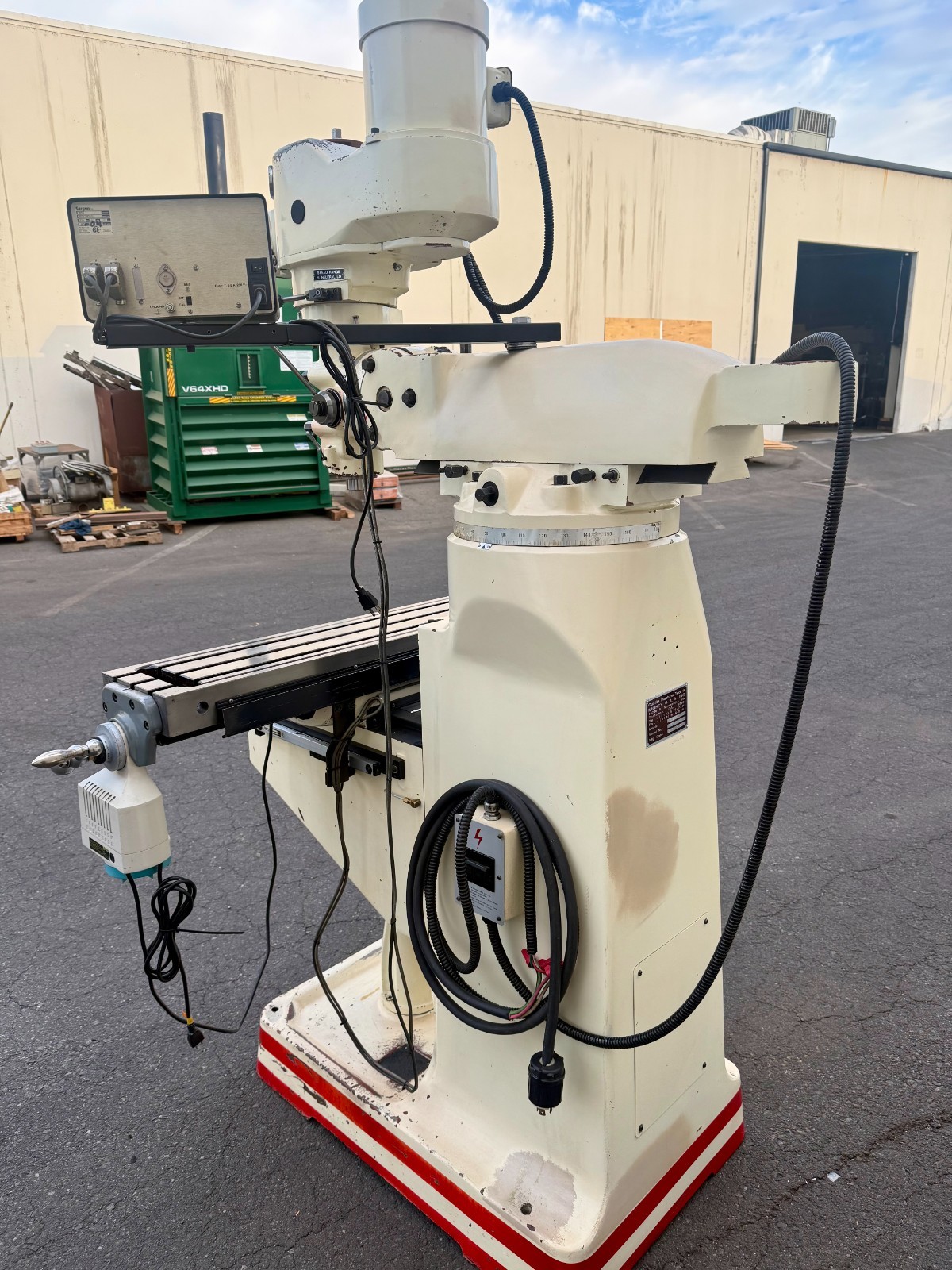 Mighty Comet #3VHG, Milling Machine, 9" x42" table, 3 HP, 24" x12" x16" travel, digital read out, 1-shot - Image 6