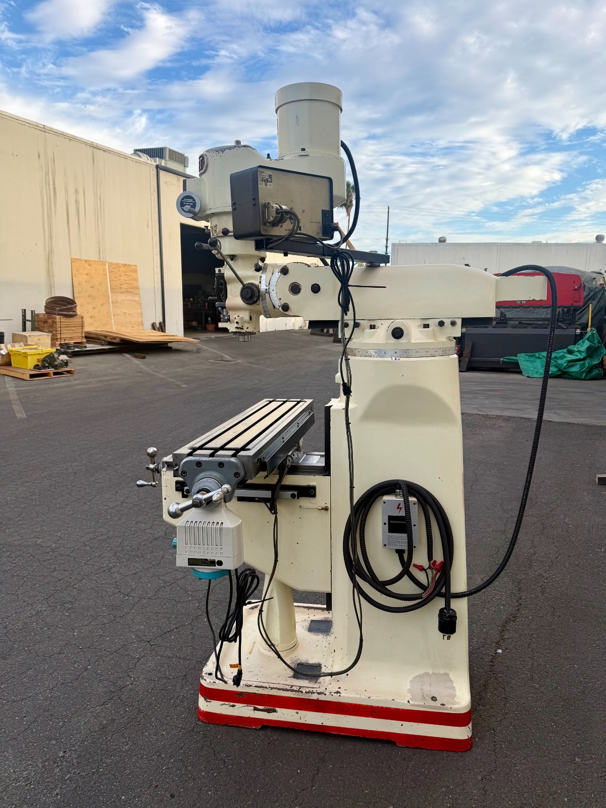Mighty Comet #3VHG, Milling Machine, 9" x42" table, 3 HP, 24" x12" x16" travel, digital read out, 1-shot - Image 7