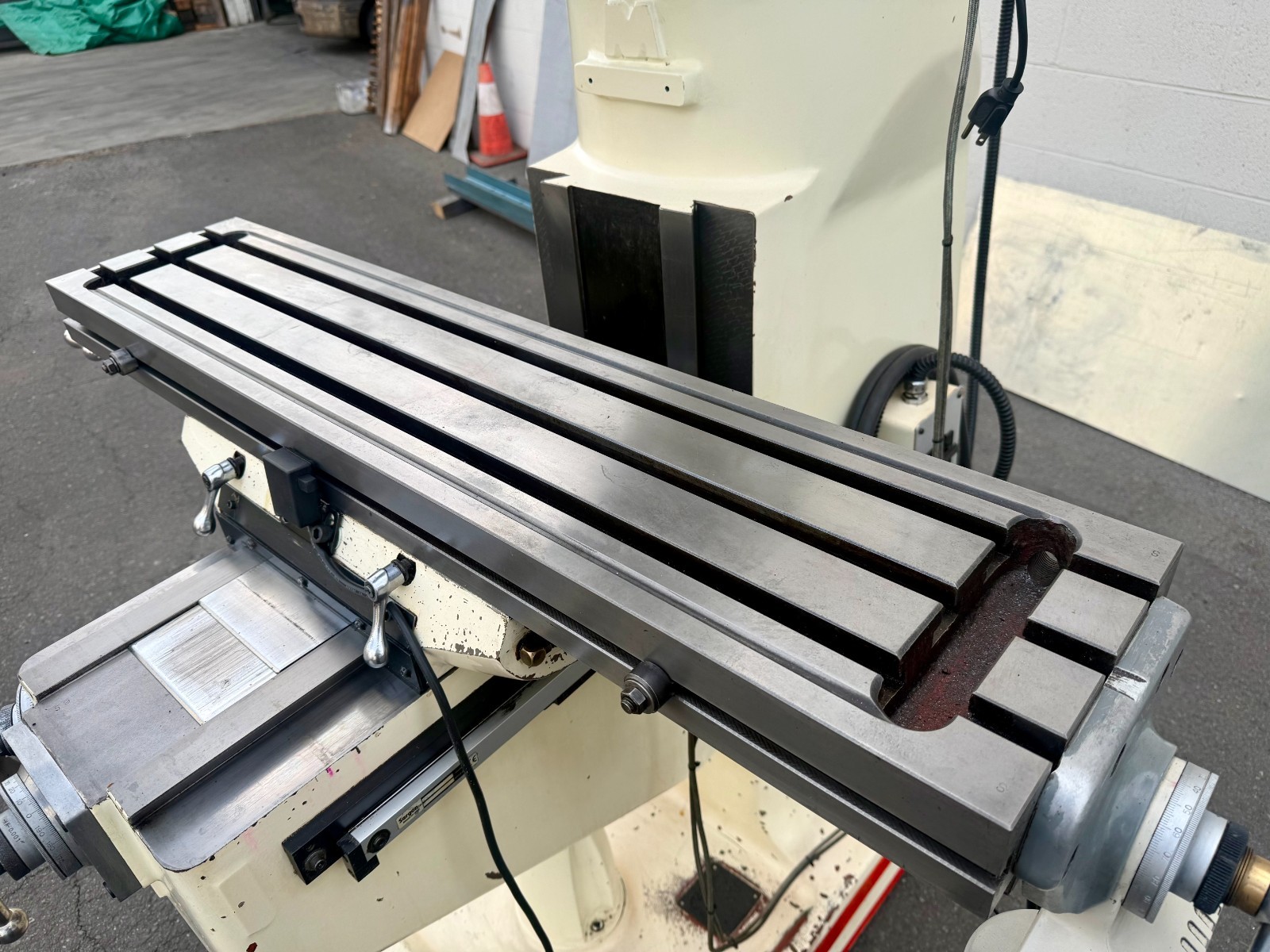 Mighty Comet #3VHG, Milling Machine, 9" x42" table, 3 HP, 24" x12" x16" travel, digital read out, 1-shot - Image 10