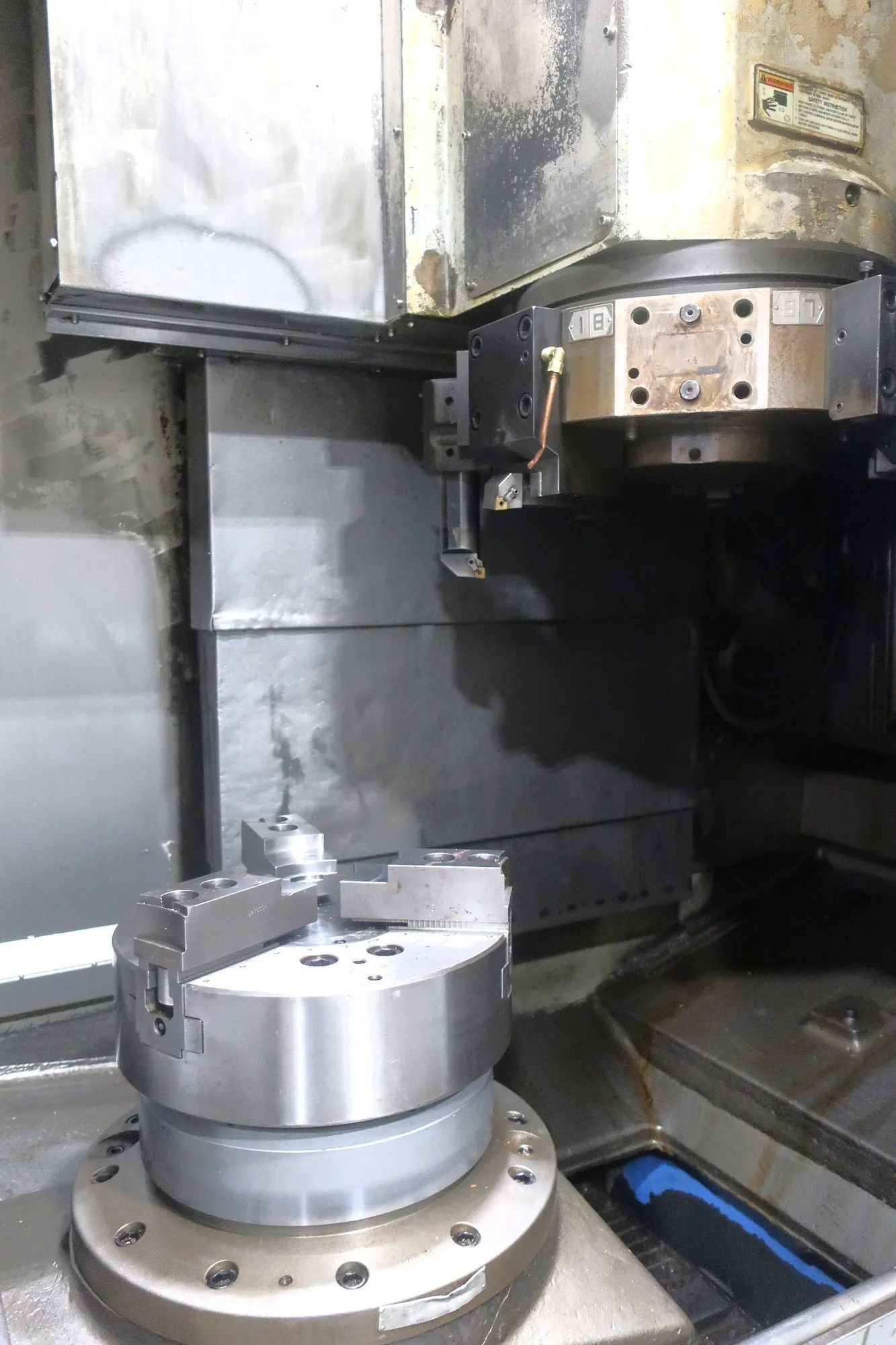 Hyundai #HIT-V5R, CNC Lathe, 15" chuck, 21.6" swing, 2000 RPM, 30 HP, chip conveyor, 2000 - Image 5