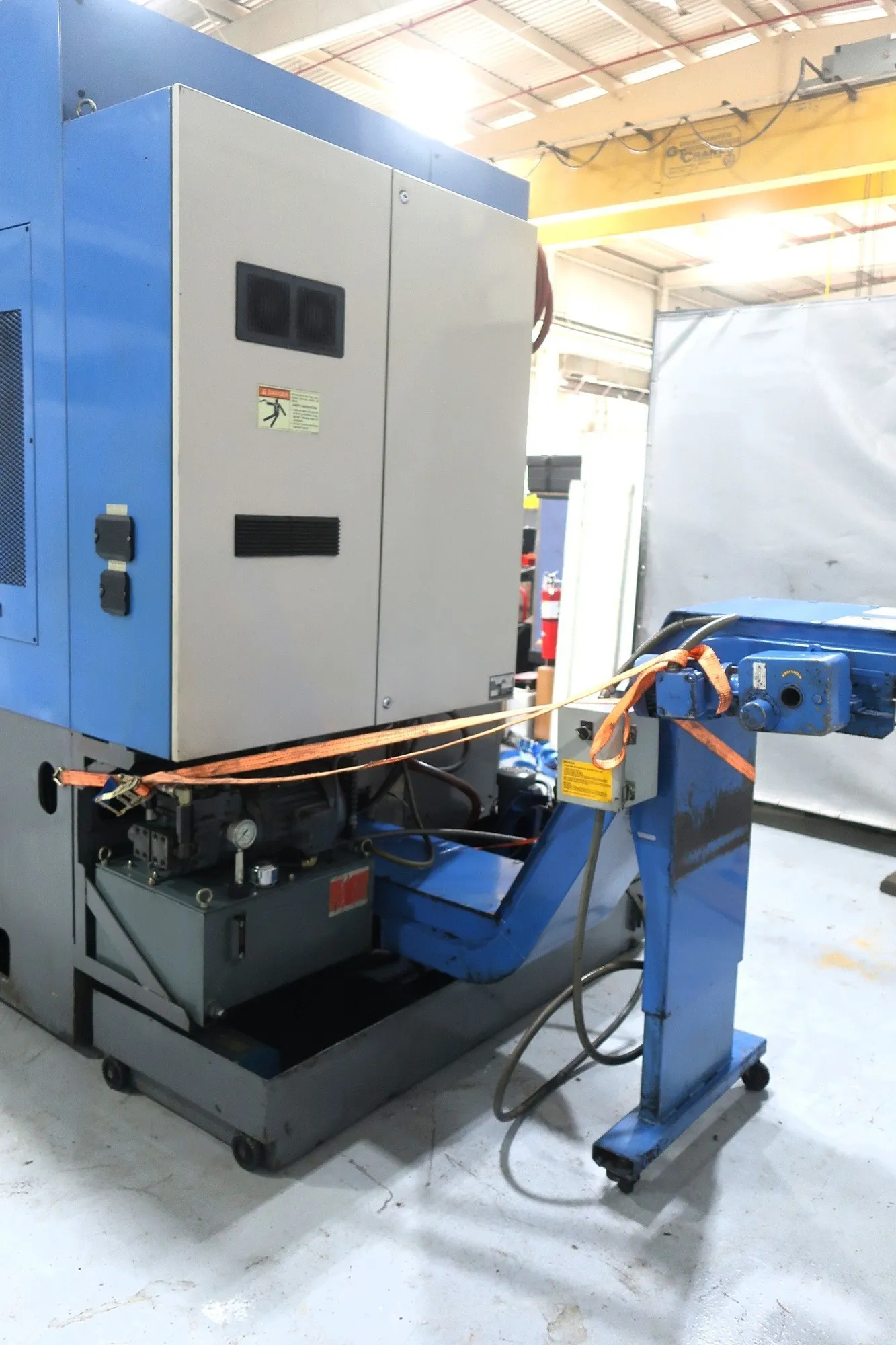 Hyundai #HIT-V5R, CNC Lathe, 15" chuck, 21.6" swing, 2000 RPM, 30 HP, chip conveyor, 2000 - Image 9