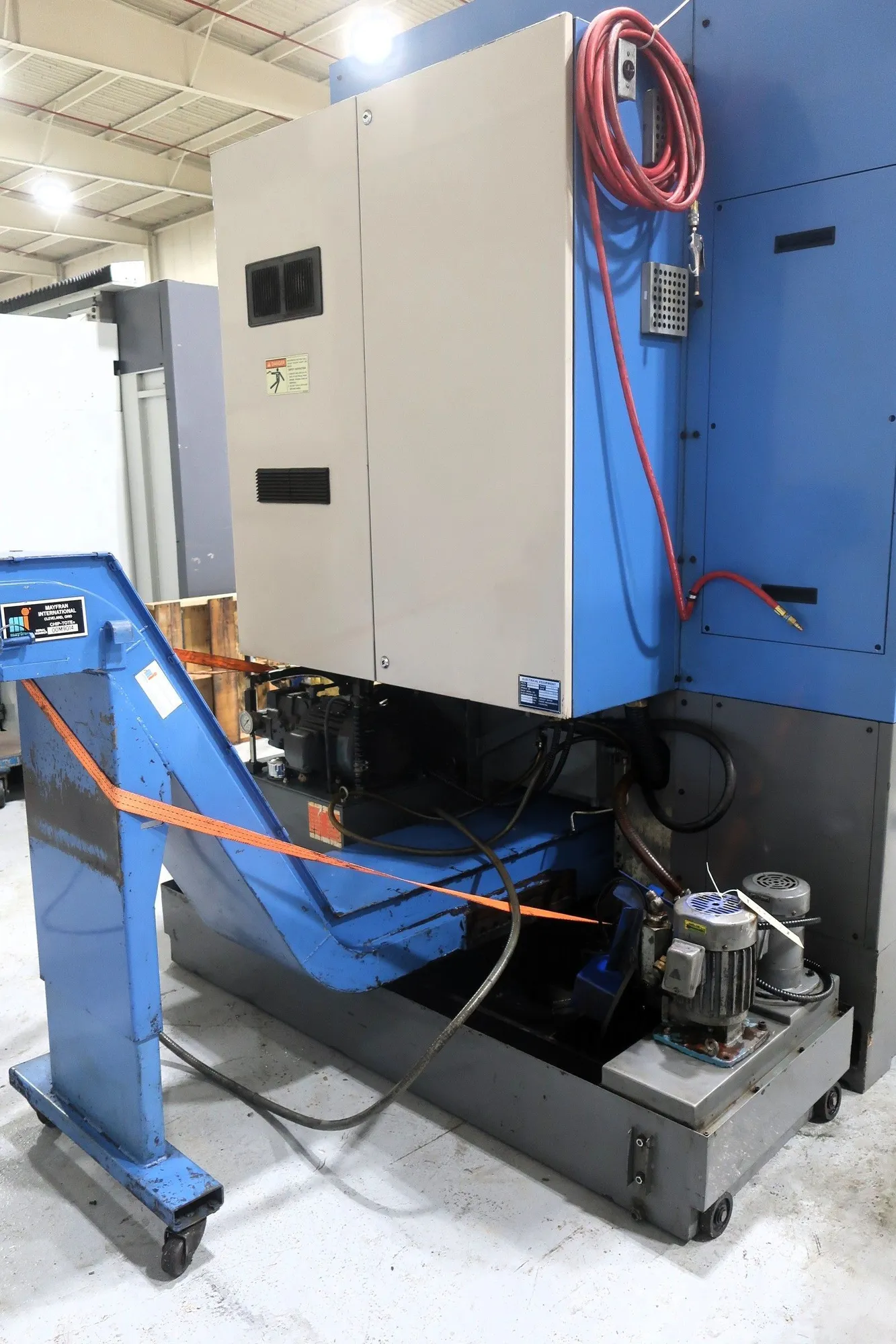 Hyundai #HIT-V5R, CNC Lathe, 15" chuck, 21.6" swing, 2000 RPM, 30 HP, chip conveyor, 2000 - Image 10