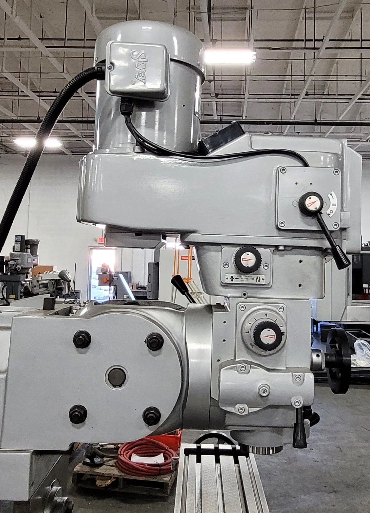 Sharp #VH-25, Vertical/Horizontal Combination Milling Machine, 10" x 56" table, NMTB-40, 5 HP, 60-4500 RPM - Image 1
