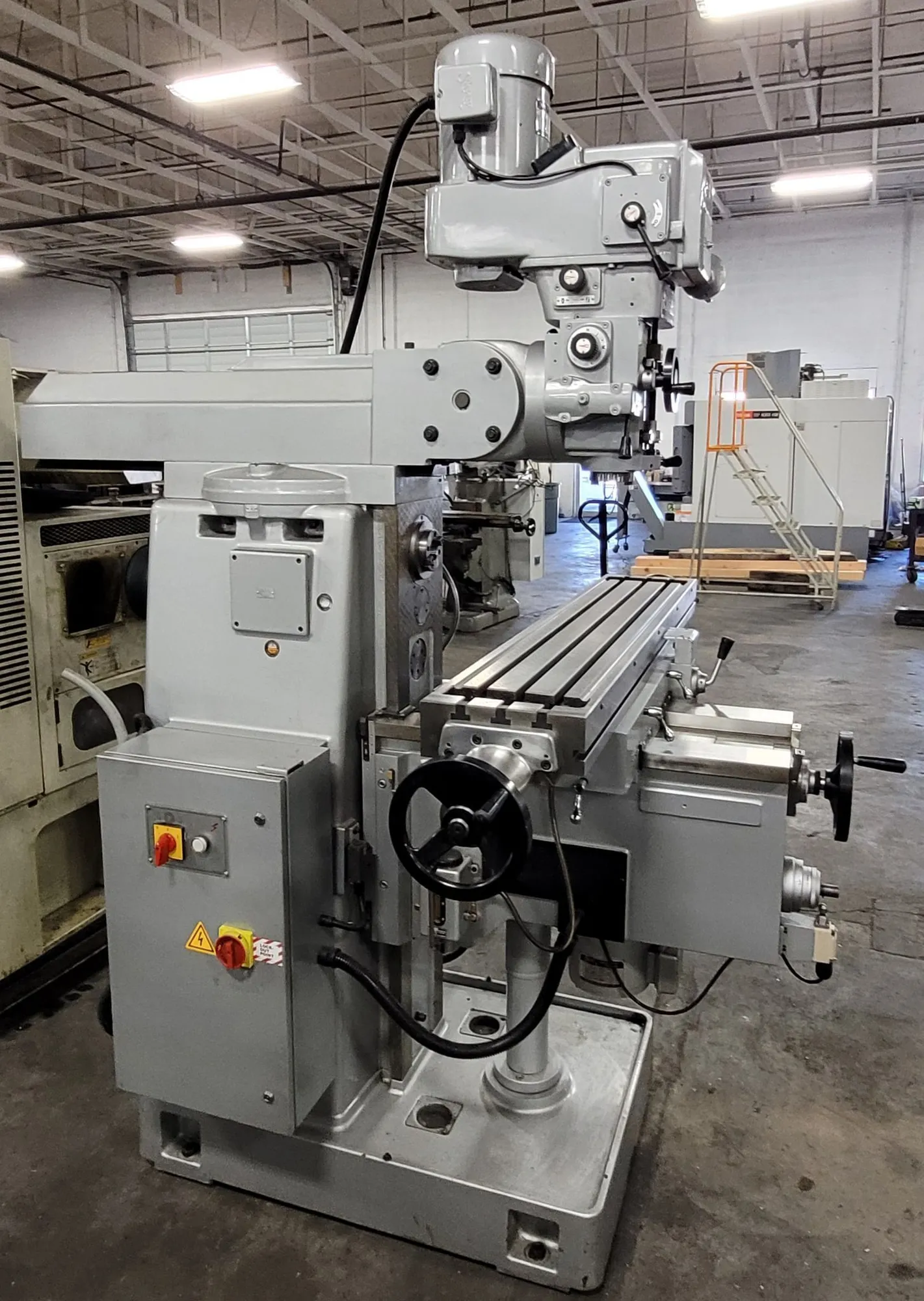 Sharp #VH-25, Vertical/Horizontal Combination Milling Machine, 10" x 56" table, NMTB-40, 5 HP, 60-4500 RPM - Image 5