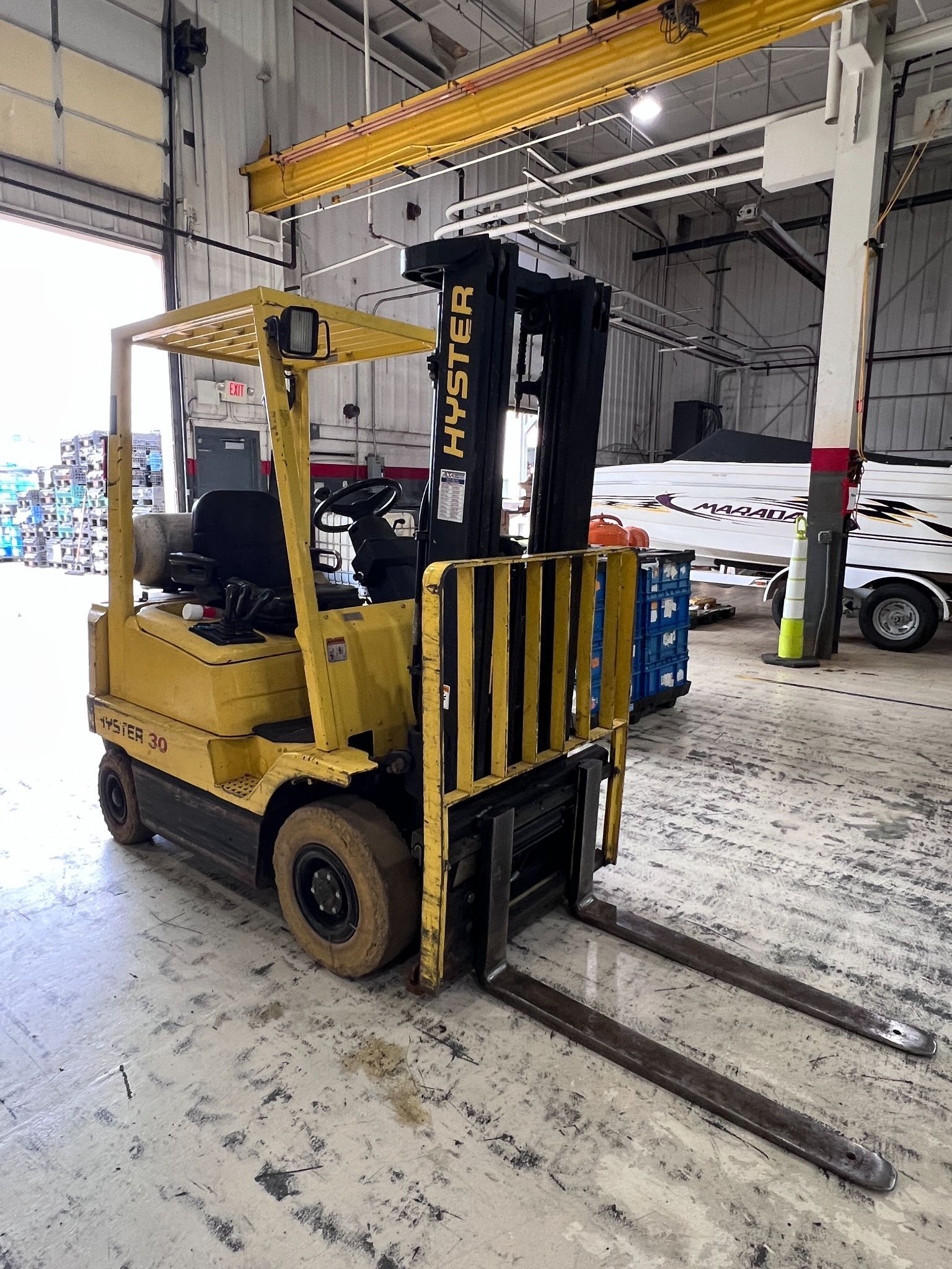 3000 lb. Hyster #H30XM, forklift, 20" load center, LP gas, 189" lift height, 42" forks, side shift, solid - Image 2
