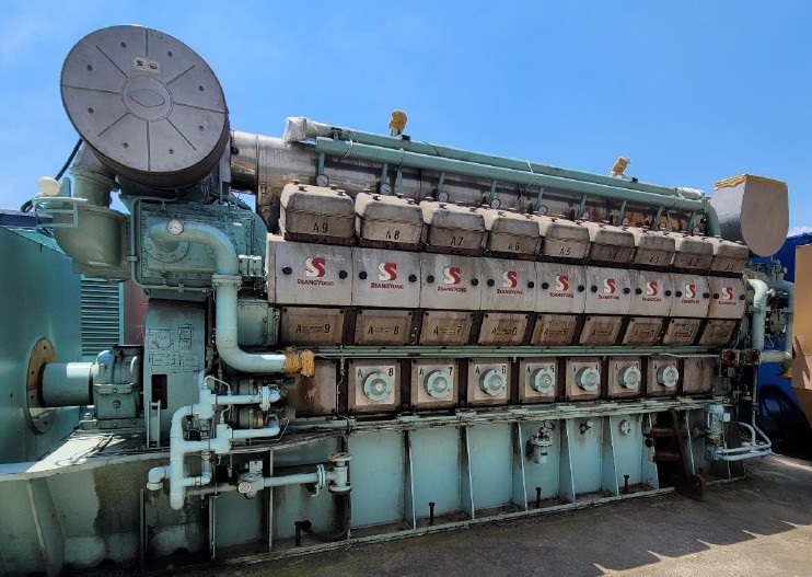 Man #18V28/32H, 3.6 MW, 6600 Volts, 60 Hz. HFO/Diesel Generator Set, 1999 (2 available) - Image 1