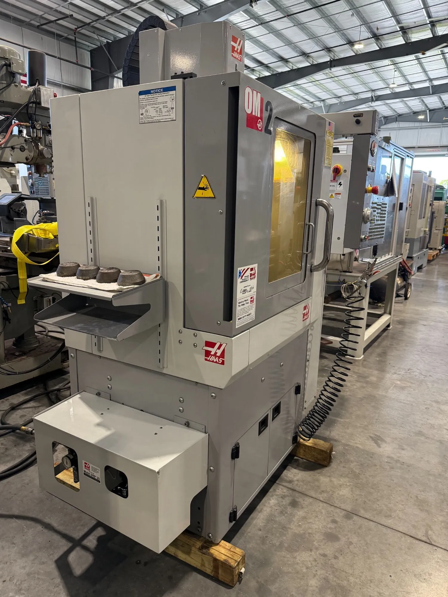 Haas #OM-2A, CNC vertical machining center, 20 automatic tool changer, 12" X, 10" Y, 12" Z, 30000 RPM, ISO - Image 3