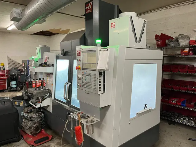 Haas #VF-2, CNC Vertical Machining Center, 30" X, 16" Y, 20" Z, 8100 RPM, 30 automatic tool changer, CAT 40 - Image 2