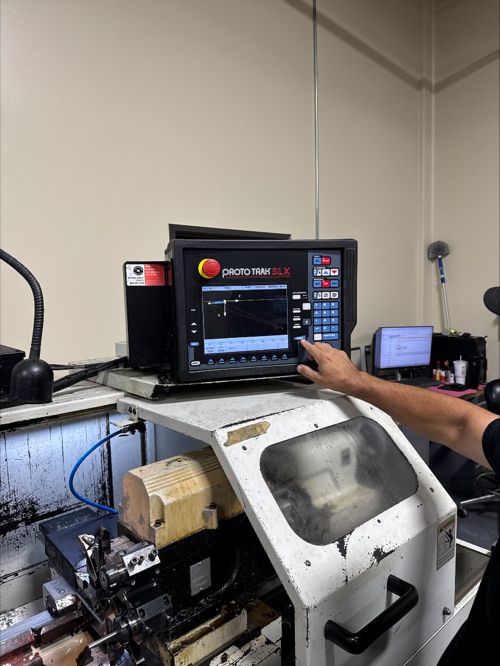 16" x 30" Southwestern Industries #Trak-1630SX, Trak TRL engine lathe, ProtoTrak SLX CNC Control - Image 7