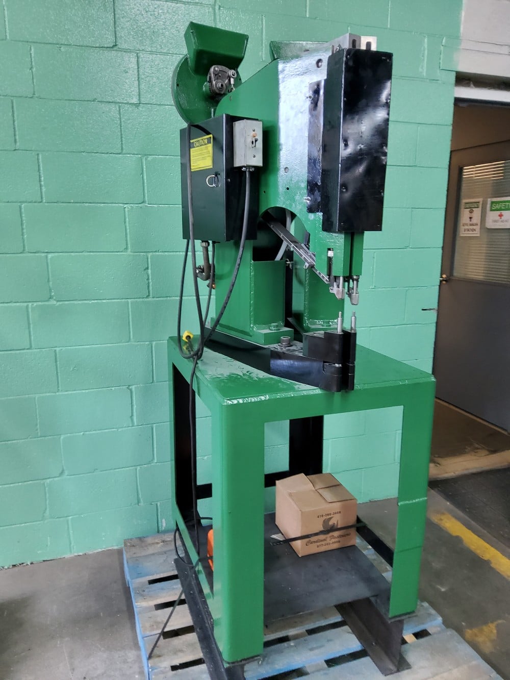 Milford #58, double rivet machine - Image 1
