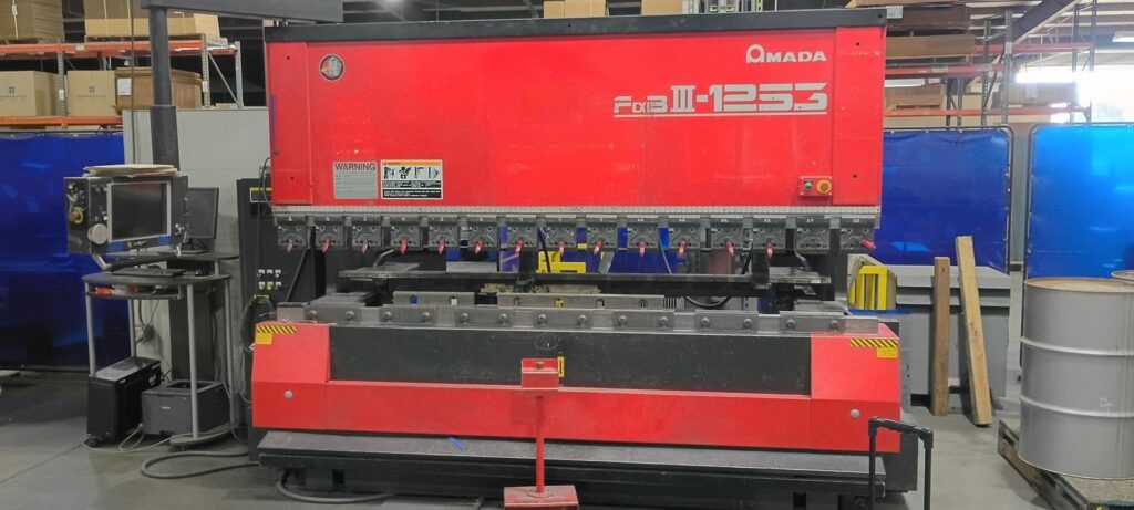 125 Ton, Amada #FBD1253NT, CNC press brake, 9.8' overall, 106.3" between uprights, 16.54" open, 5.91" stroke - Image 3