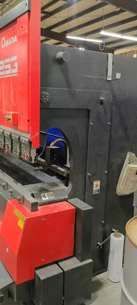 125 Ton, Amada #FBD1253NT, CNC press brake, 9.8' overall, 106.3" between uprights, 16.54" open, 5.91" stroke - Image 8