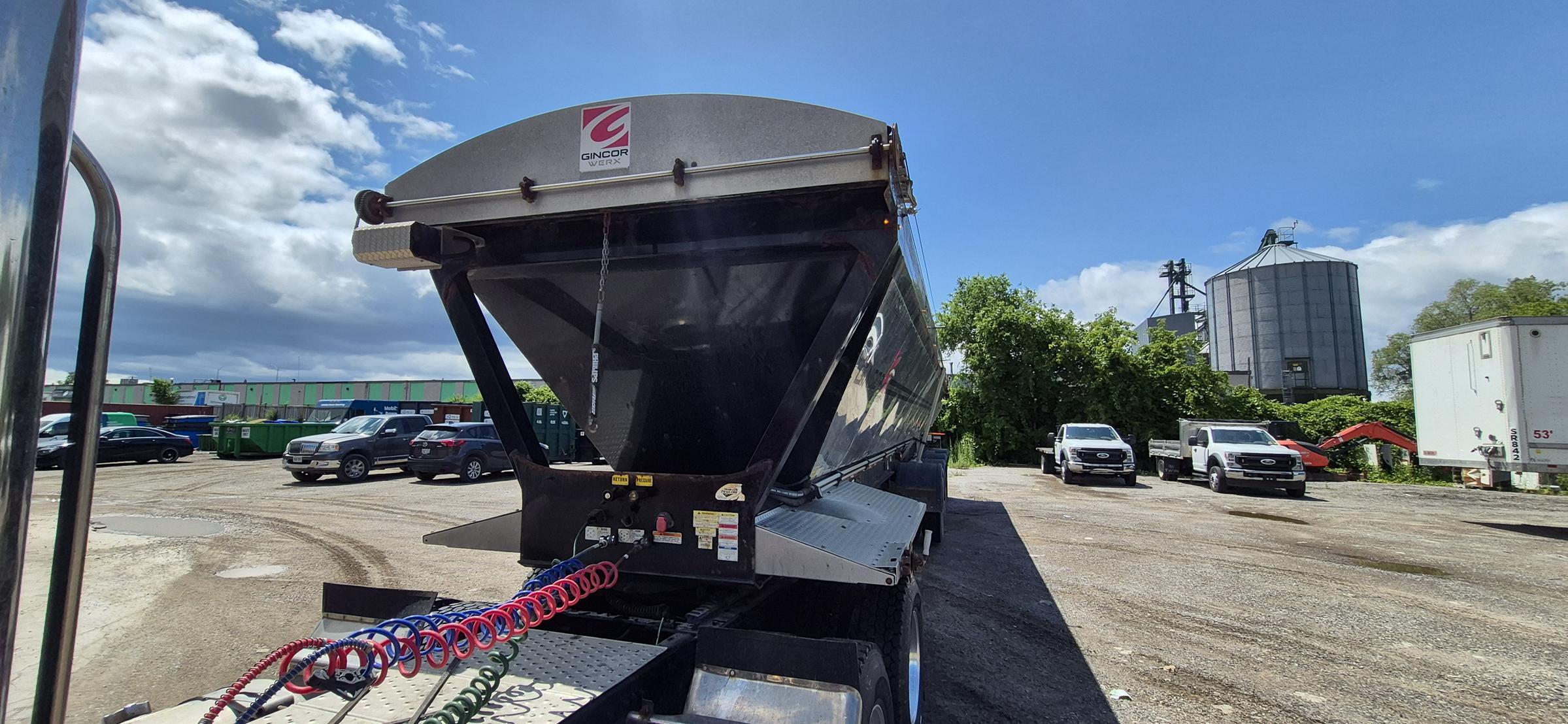 Gincor #SPIF, 48' quad axle live bottom trailer, air ride, tarp system, 132,167 lb. GVWR, 2023 - Image 2