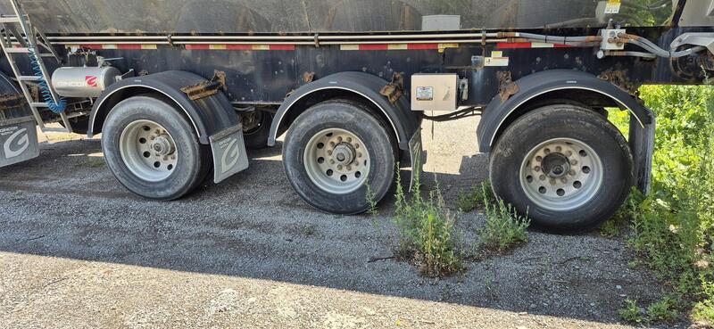 Gincor #SPIF, 48' quad axle live bottom trailer, air ride, tarp system, 132,167 lb. GVWR, 2023 - Image 9