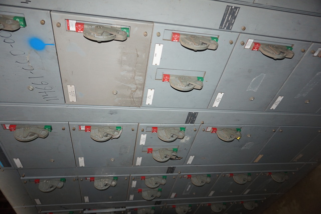 Allen-Bradley, low voltage motor control, (2) size 2, (6) size 1 - Image 1