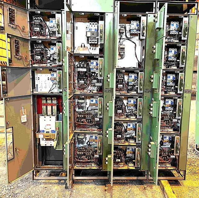 Allen-Bradley, low voltage motor control, 1200 Amp main, (9) size 1, (4) size 1, (1) size 3, all combination - Image 2