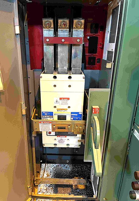 Allen-Bradley, low voltage motor control, 1200 Amp main, (9) size 1, (4) size 1, (1) size 3, all combination - Image 4