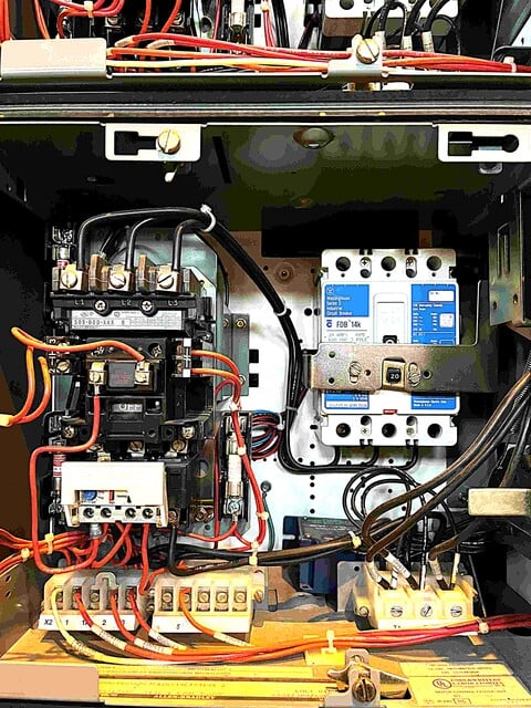 Allen-Bradley, low voltage motor control, 1200 Amp main, (9) size 1, (4) size 1, (1) size 3, all combination - Image 6