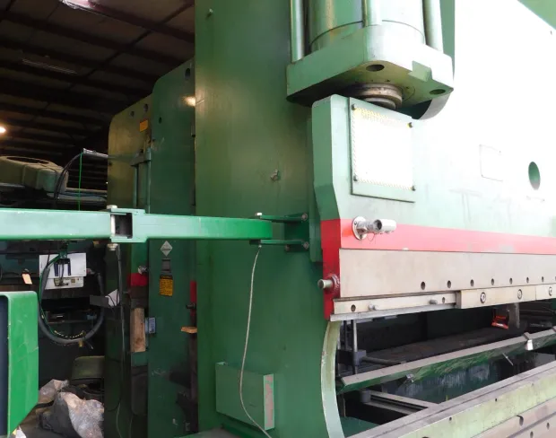 230 Ton, Cincinnati #230CBX12, CNC Hydraulic Press Brake, 14' overall, 1512" between housing, 30 HP, Die - Image 2