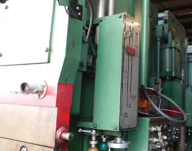 230 Ton, Cincinnati #230CBX12, CNC Hydraulic Press Brake, 14' overall, 1512" between housing, 30 HP, Die - Image 3