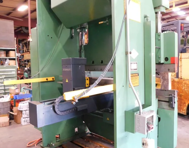 60 Ton, Cincinnati #60CBIIX4, CNC Hydraulic Press Brake, 6' overall, 54" between housing, 11" Stroke, 7.5 HP - Image 6