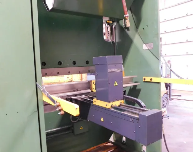 60 Ton, Cincinnati #60CBIIX4, CNC Hydraulic Press Brake, 6' overall, 54" between housing, 11" Stroke, 7.5 HP - Image 8