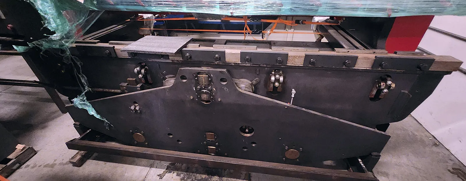 100 Ton, Amada #RG-100, hydraulic press brake, 10.2' overall, 100.39" between housing, 3.94" stroke, 15.75" - Image 7