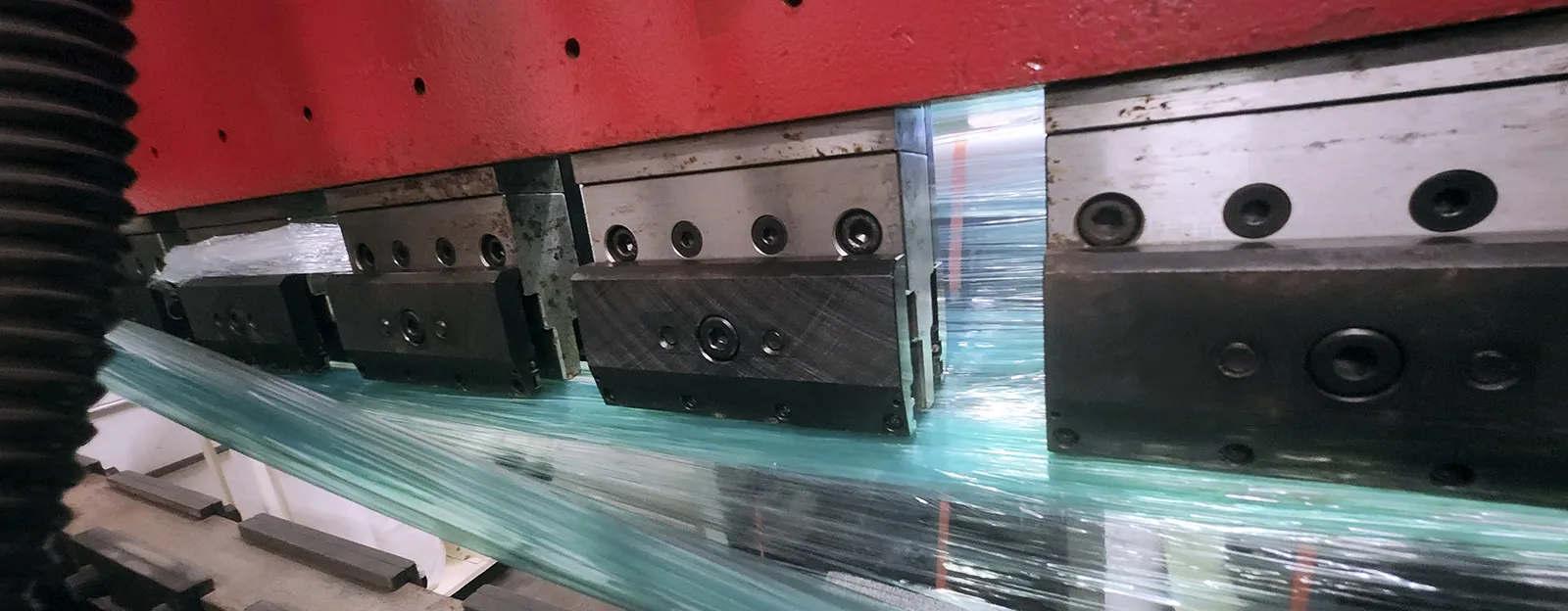 100 Ton, Amada #RG-100, hydraulic press brake, 10.2' overall, 100.39" between housing, 3.94" stroke, 15.75" - Image 9