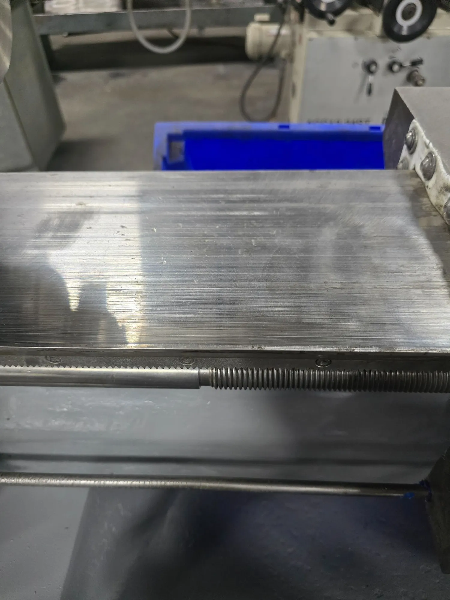 11" x 18" Hardinge #HLV-H-EM, Tool Room Lathe, 125-3000 RPM, In/mm Threading, 1-1/4" bore, 6" swing over - Image 2