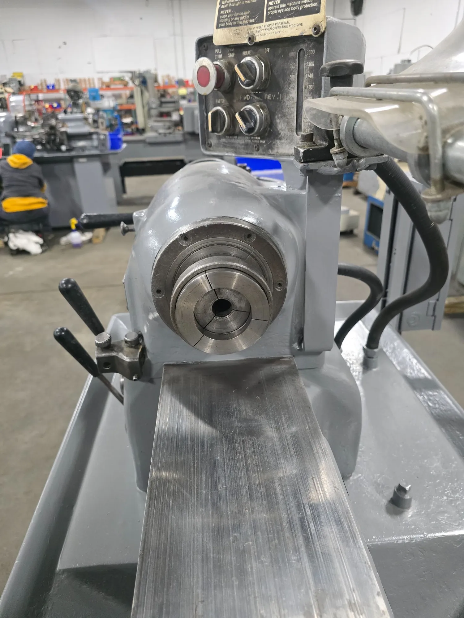 11" x 18" Hardinge #HLV-H-EM, Tool Room Lathe, 125-3000 RPM, In/mm Threading, 1-1/4" bore, 6" swing over - Image 6