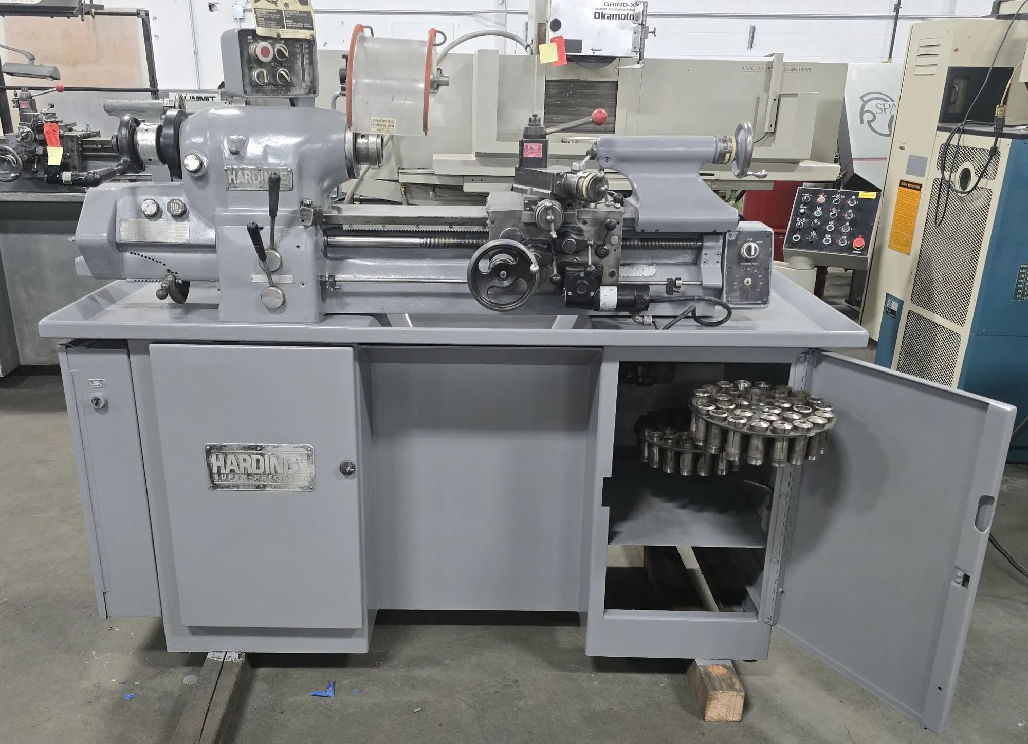 11" x 18" Hardinge #HLV-H-EM, Tool Room Lathe, 125-3000 RPM, In/mm Threading, 1-1/4" bore, 6" swing over - Image 7