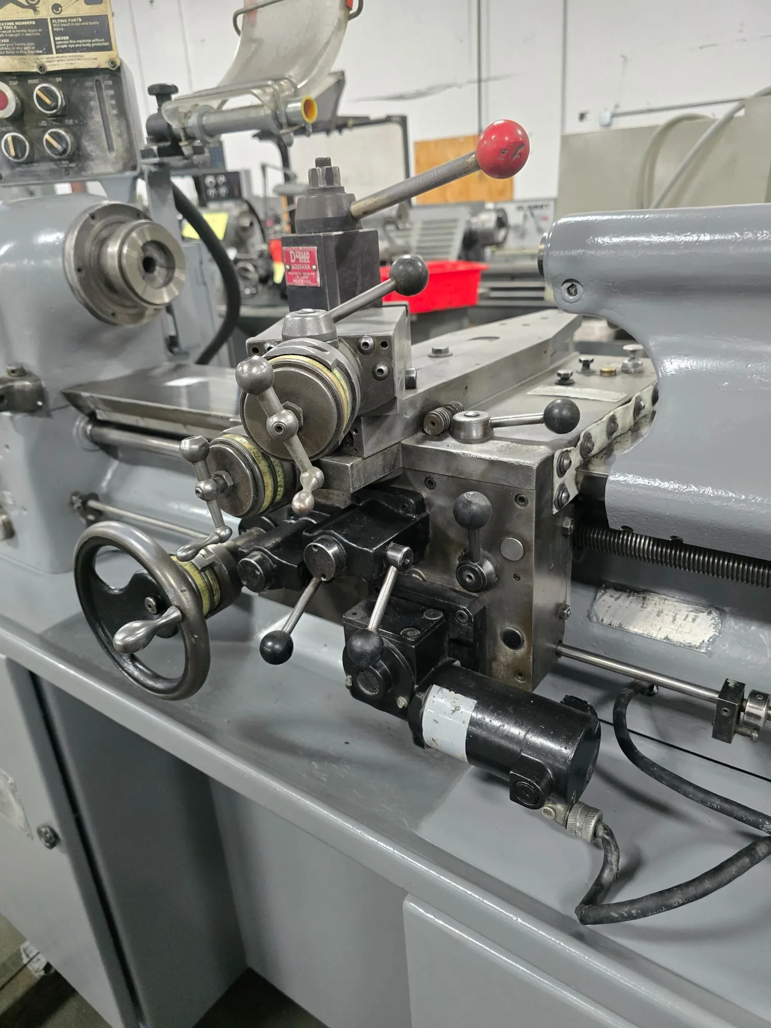 11" x 18" Hardinge #HLV-H-EM, Tool Room Lathe, 125-3000 RPM, In/mm Threading, 1-1/4" bore, 6" swing over - Image 8