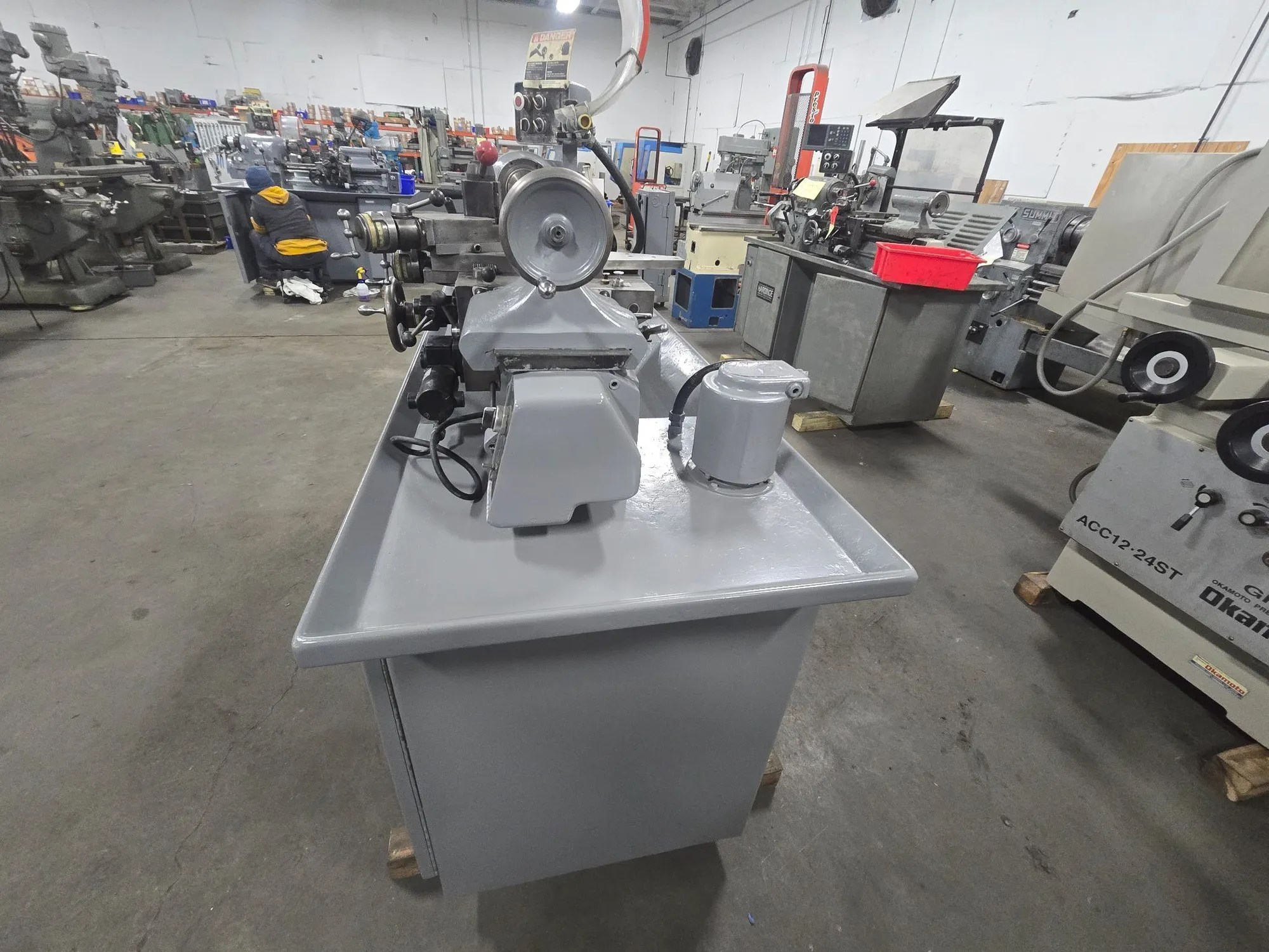 11" x 18" Hardinge #HLV-H-EM, Tool Room Lathe, 125-3000 RPM, In/mm Threading, 1-1/4" bore, 6" swing over - Image 10