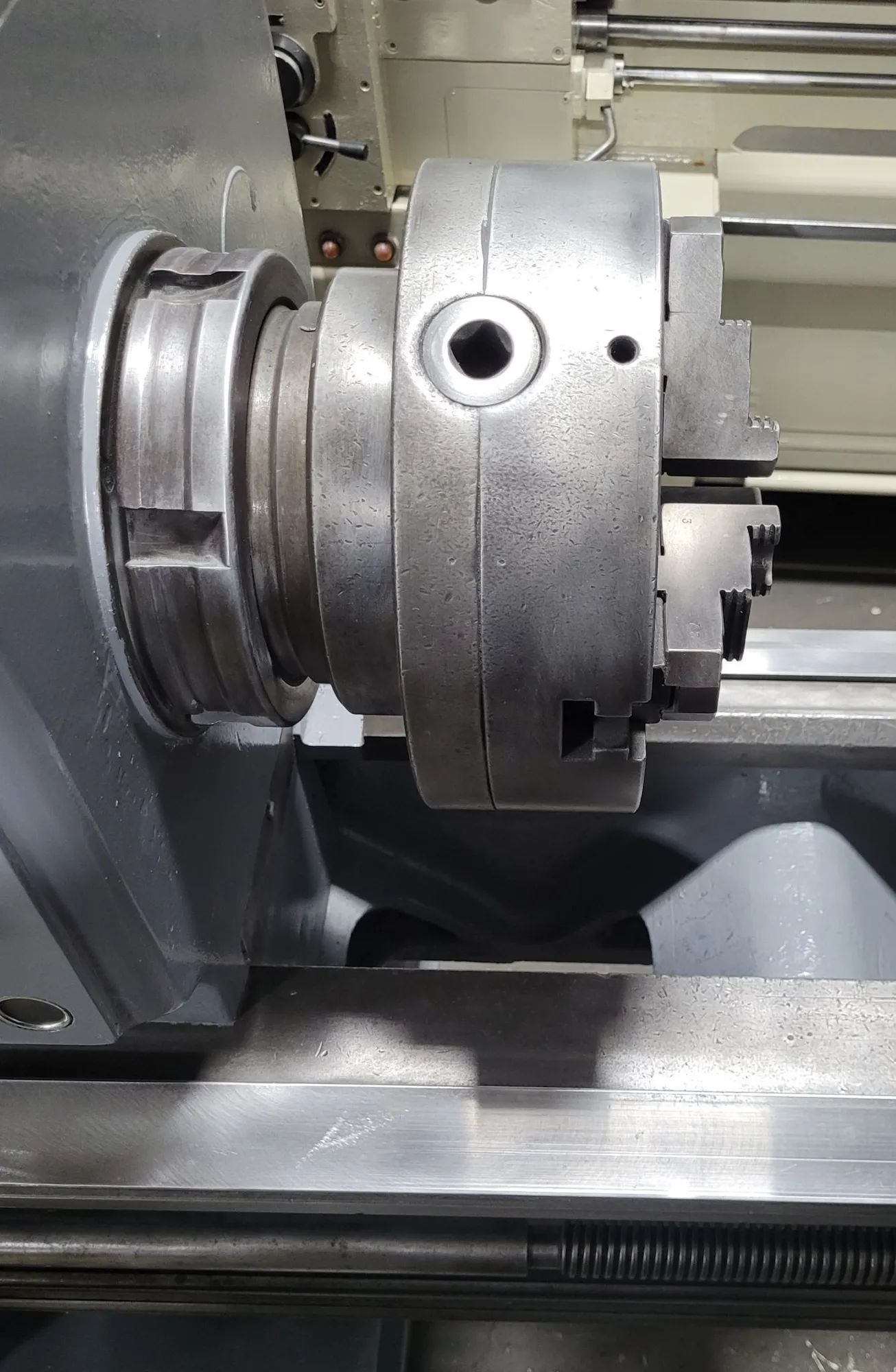 19" x 102" LeBlond #19-Regal, Engine Lathe, 10 HP, 25-1000 RPM, 10" 3-Jaw chuck, Follow Rest, 3x Steady Rest - Image 2