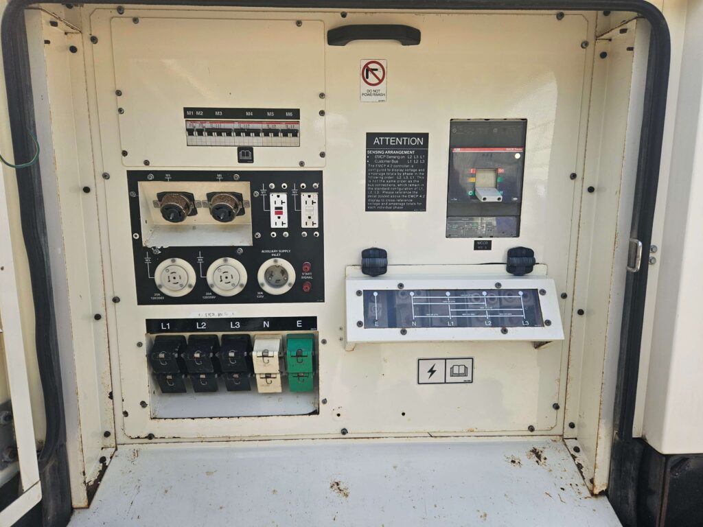 200 KW Caterpillar #XQ200-T4i, Mobile Diesel Generator, 1800 RPM, 480/208 Volt, 274/694 amps, EMCP 4.2 - Image 4