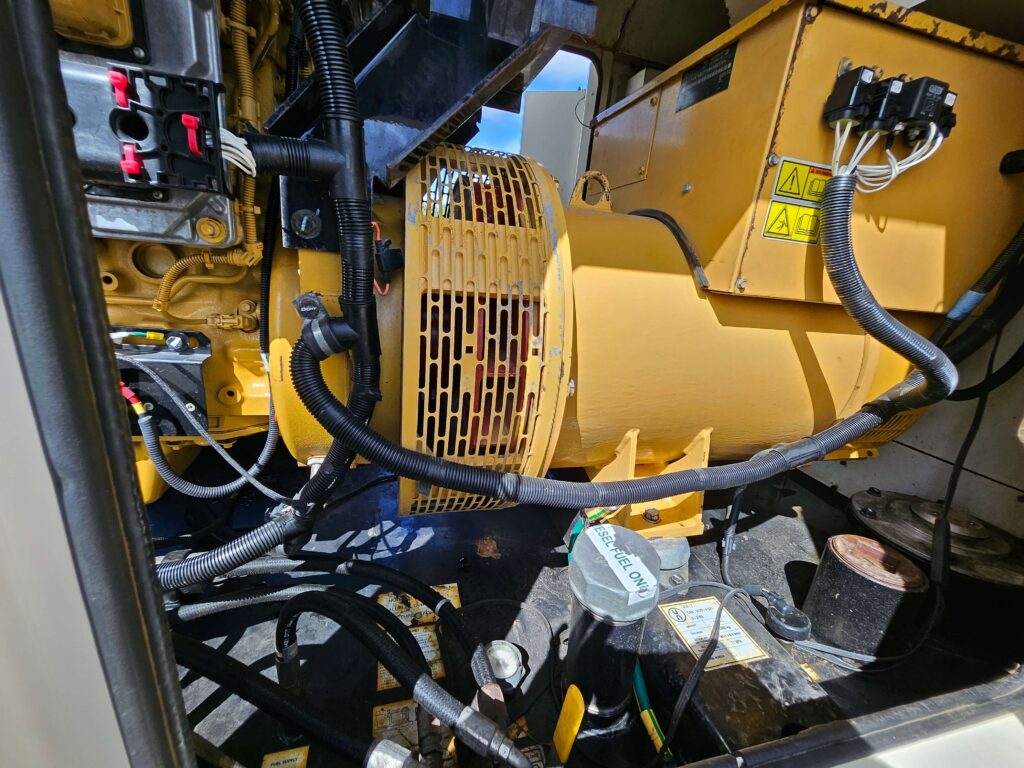 200 KW Caterpillar #XQ200-T4i, Mobile Diesel Generator, 1800 RPM, 480/208 Volt, 274/694 amps, EMCP 4.2 - Image 10