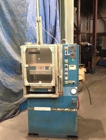 30 Ton, Wabash #G30H-15-B, upacting 4-post hydraulic press, 15" x15" electric platens, 12" daylight, 2 HP - Image 1