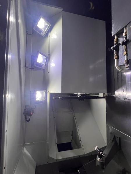 Haas #UMC-750, CNC vertical machining center, 41 automatic tool changer, 30" X, 22" Y, 20" Z, 12000 RPM, #40 - Image 7