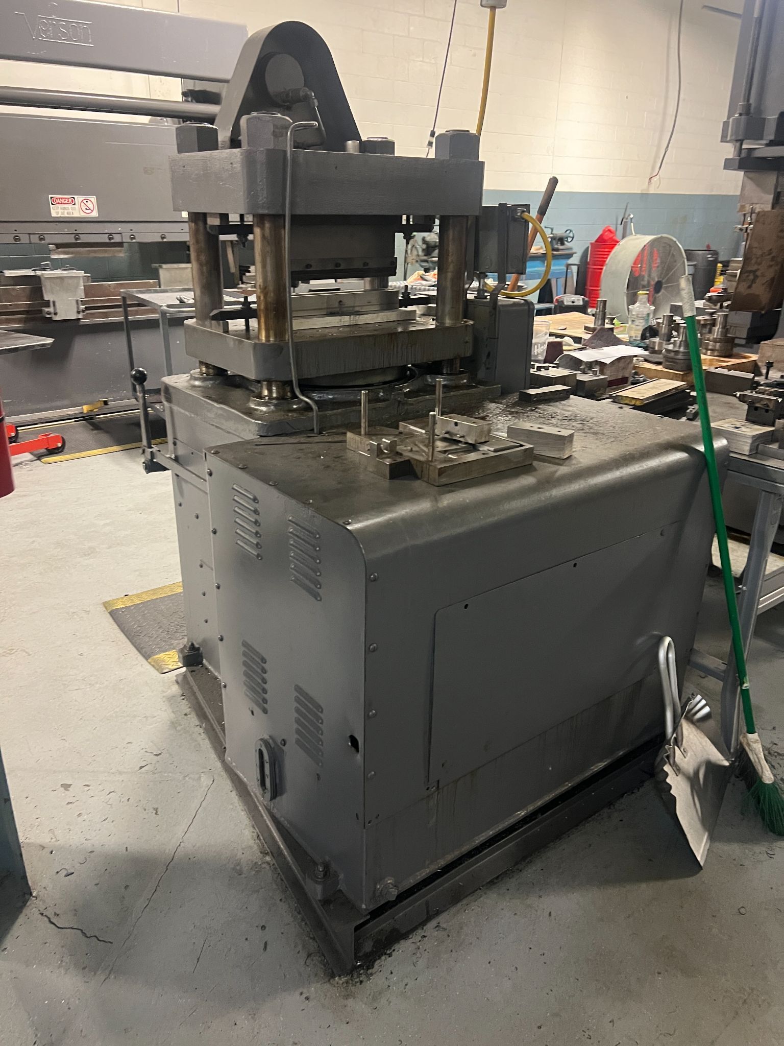 100 Ton, Watson Stillman, 4-post up acting hydraulic press, 27" x 19" bed, 18.25" x 10" between posts, 10.5" - Image 3