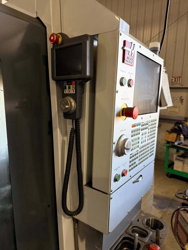 Haas #VF-7, CNC Vertical Machining Center, 84" X, 32" Y, 30" Z, 84" x 28" table, 20 HP, 7500 RPM, CAT 40, 24 - Image 4