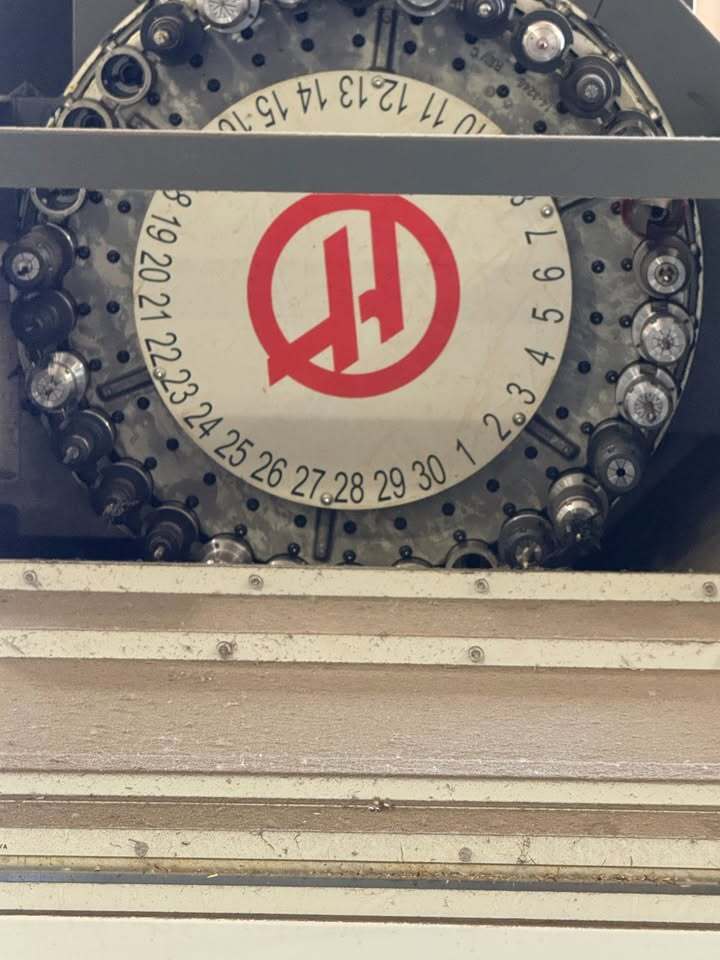 Haas #VF-7, CNC Vertical Machining Center, 84" X, 32" Y, 30" Z, 84" x 28" table, 20 HP, 7500 RPM, CAT 40, 24 - Image 7
