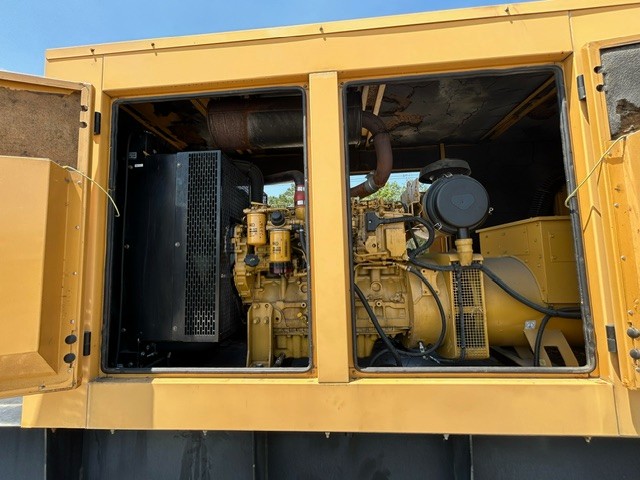 150 KW Caterpillar #D150-8, 120/208 Volts, 454 hours, 60Hz 1800 RPM, EPA Tier 1, sound attenuated enclosure - Image 9