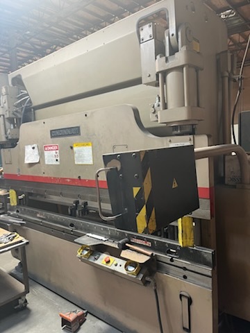 90 Ton, Cincinnati #90CBIIX8, CNC Press Brake, 1032" between housing, 8" stroke, 7" throat, 24" Back Gauge - Image 2